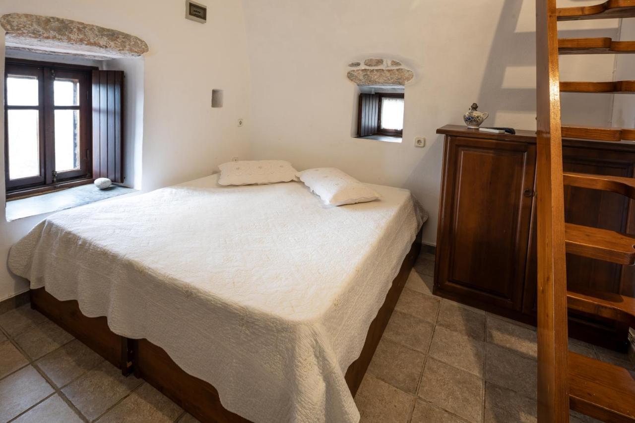 Pírgos DhiroúArapakis Historic Castle公寓式酒店 外观 照片