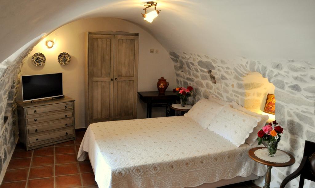 Pírgos DhiroúArapakis Historic Castle公寓式酒店 外观 照片
