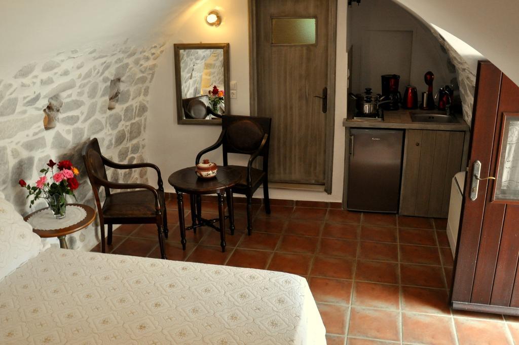 Pírgos DhiroúArapakis Historic Castle公寓式酒店 外观 照片
