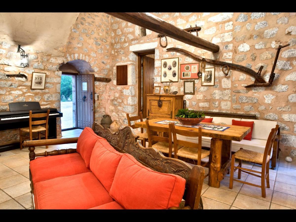 Pírgos DhiroúArapakis Historic Castle公寓式酒店 客房 照片